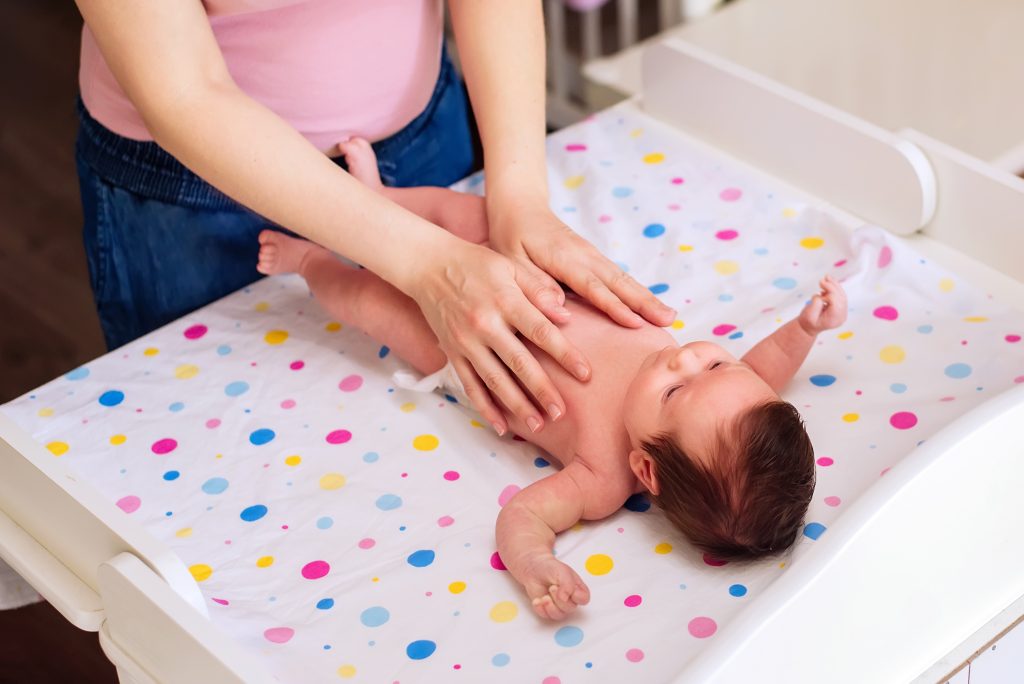 Pijat bayi kembung